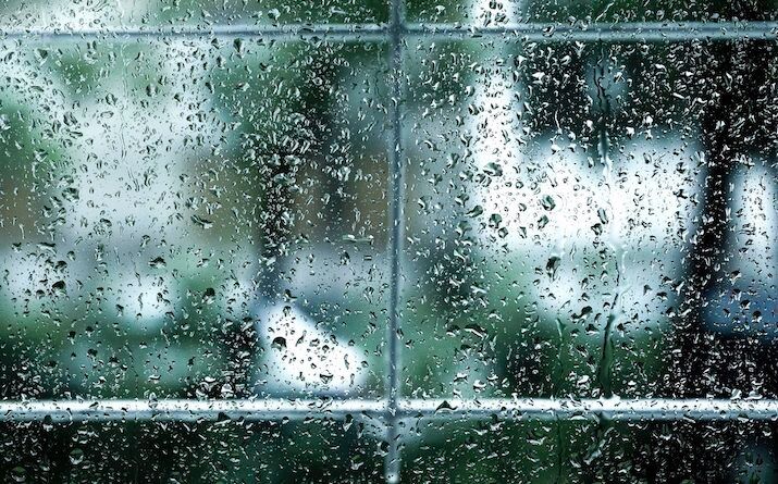 Q. 外壁塗装の予定日の天気予報が怪しいです。突然雨が降ったらどうなりますか？
