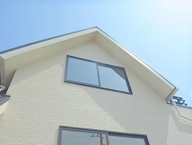 屋根塗装の相場はいくら？