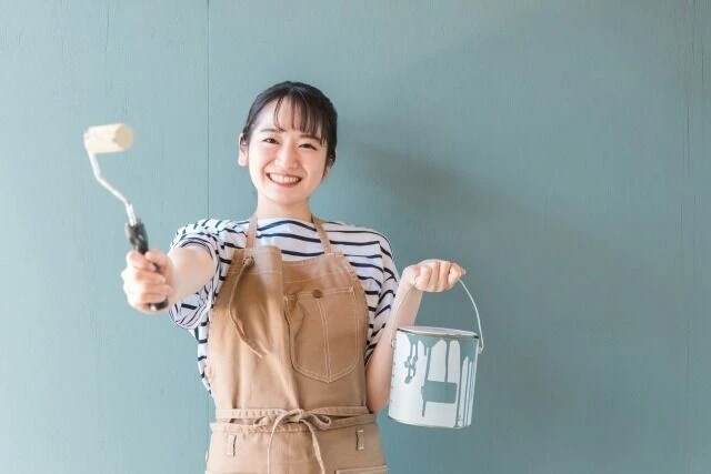 玄関ドア塗装はDIYと業者どちらが良い？