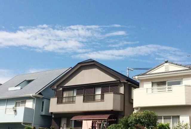 【アステックペイント】人気が高い外壁色に合う屋根の色