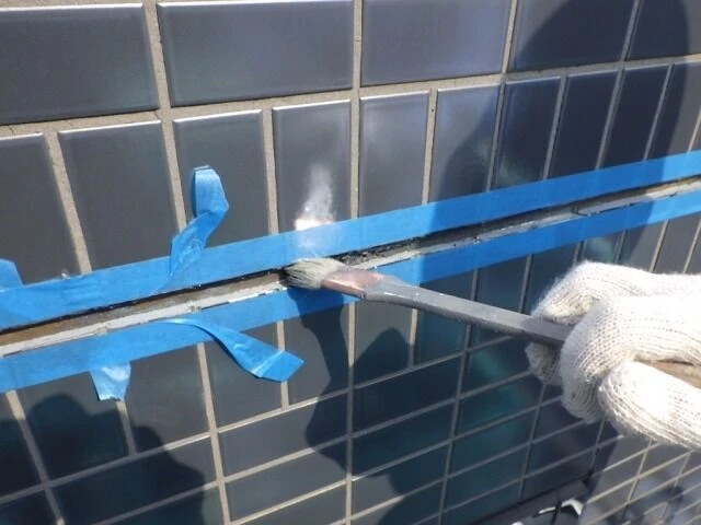 外壁コーキングの施工手順