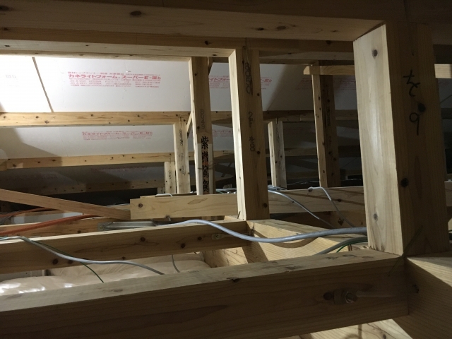 【屋根断熱 vs 天井断熱】違いと選び方の完全ガイド！